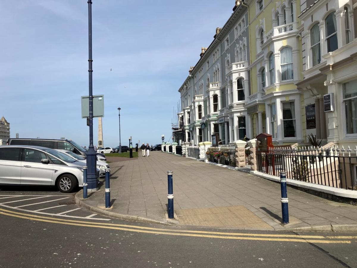 Beachside Cottage - Delightful 3 Bedroomed Cottage Llandudno Exteriör bild